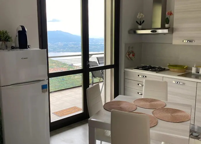 Terrazzadolcevista - Panoramico Sui Tre Laghi Apartament *